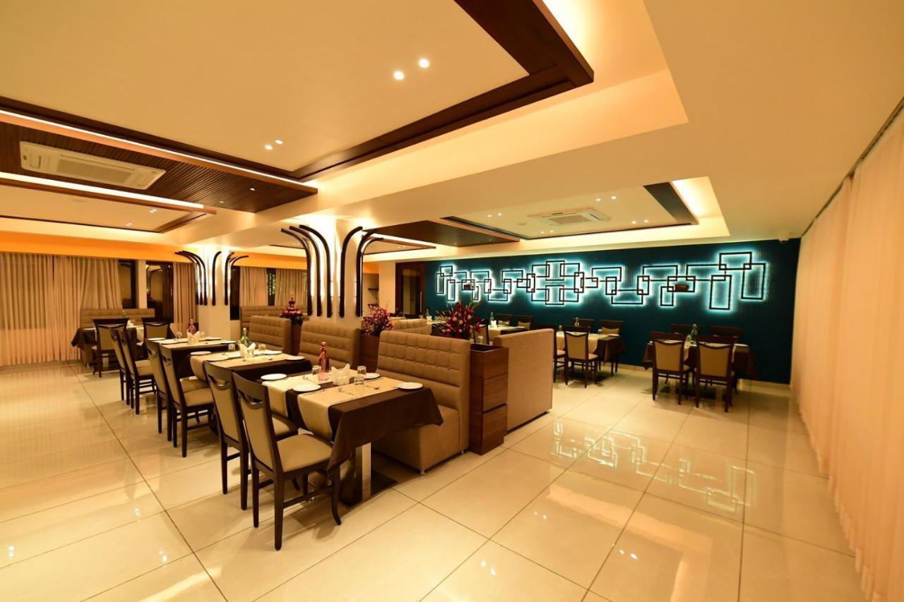 Hotel M Pro Palace Mysore - 12 Minutes To Mysore Palace 외부 사진