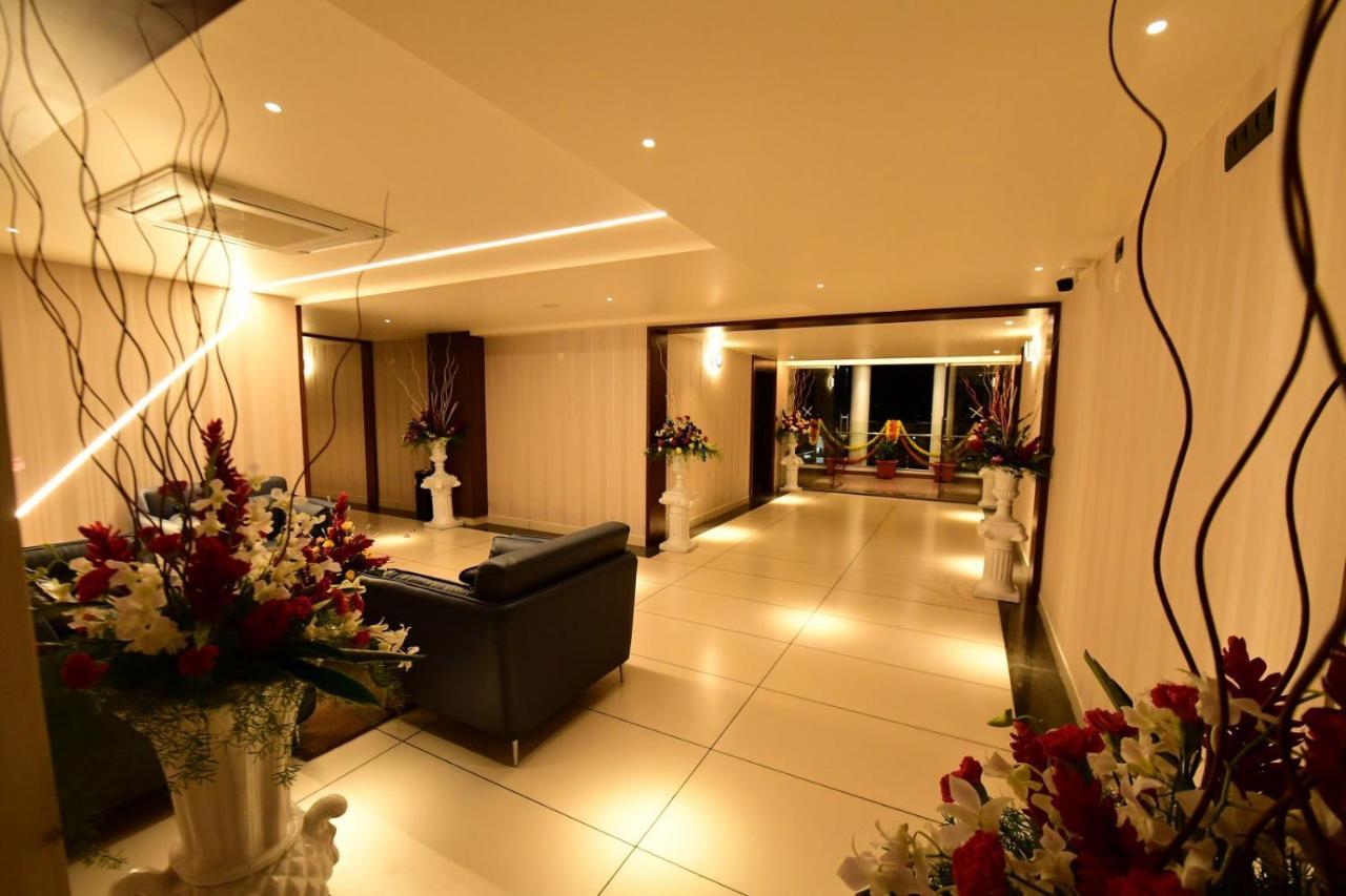 Hotel M Pro Palace Mysore - 12 Minutes To Mysore Palace 외부 사진