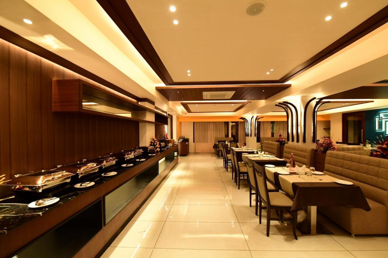 Hotel M Pro Palace Mysore - 12 Minutes To Mysore Palace 외부 사진