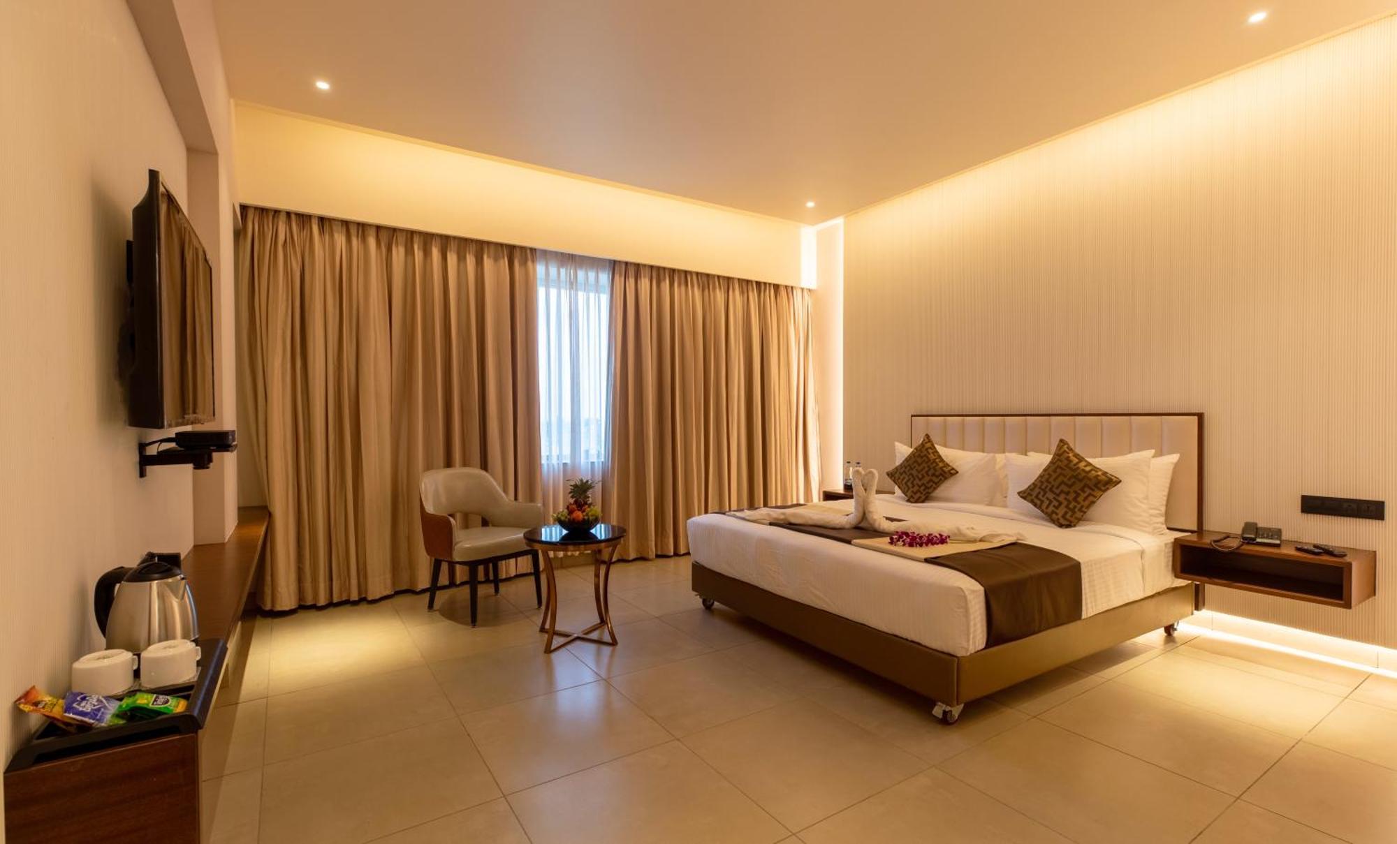 Hotel M Pro Palace Mysore - 12 Minutes To Mysore Palace 외부 사진