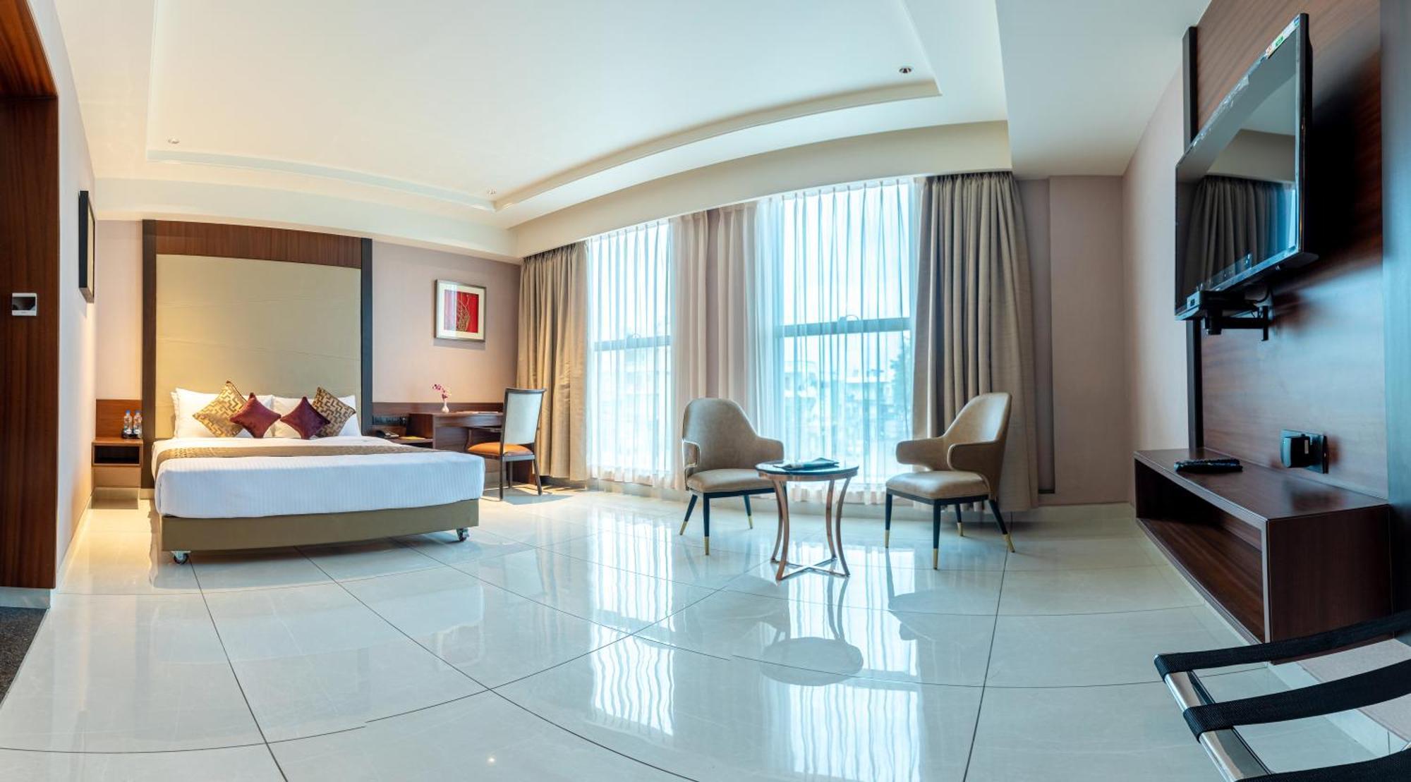 Hotel M Pro Palace Mysore - 12 Minutes To Mysore Palace 외부 사진