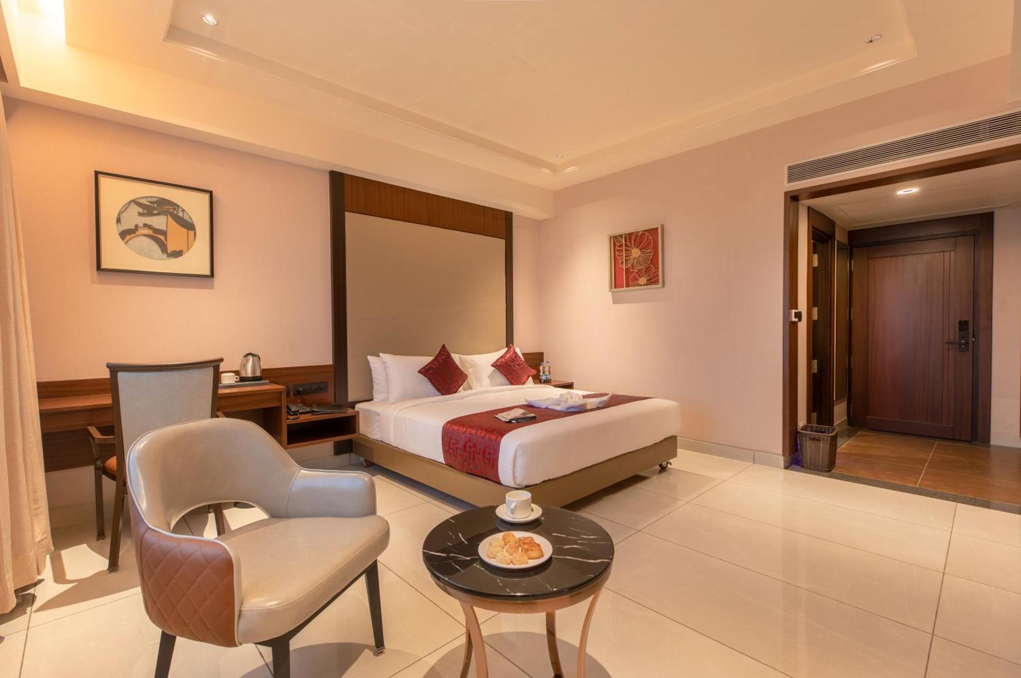 Hotel M Pro Palace Mysore - 12 Minutes To Mysore Palace 외부 사진