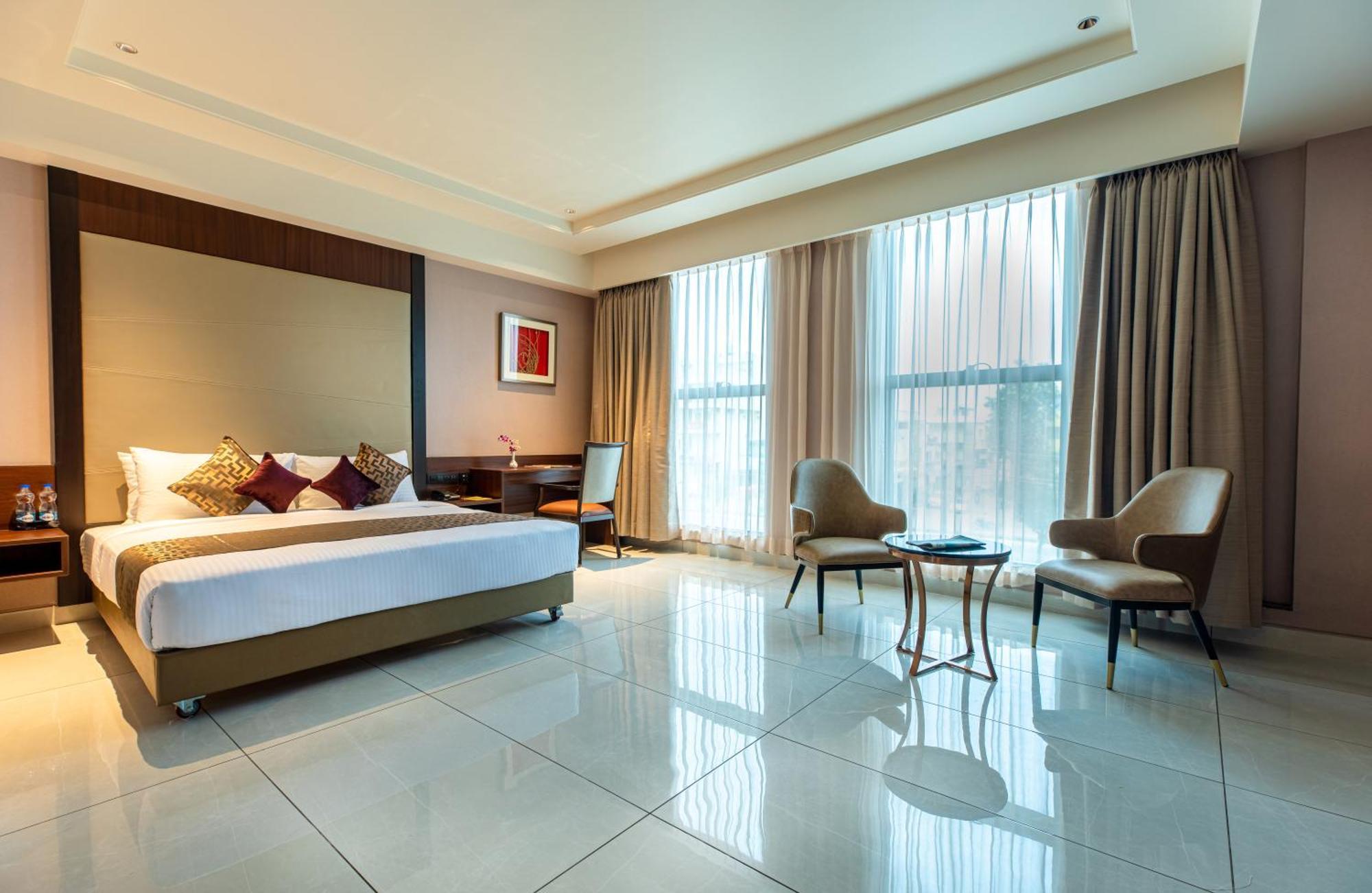 Hotel M Pro Palace Mysore - 12 Minutes To Mysore Palace 외부 사진