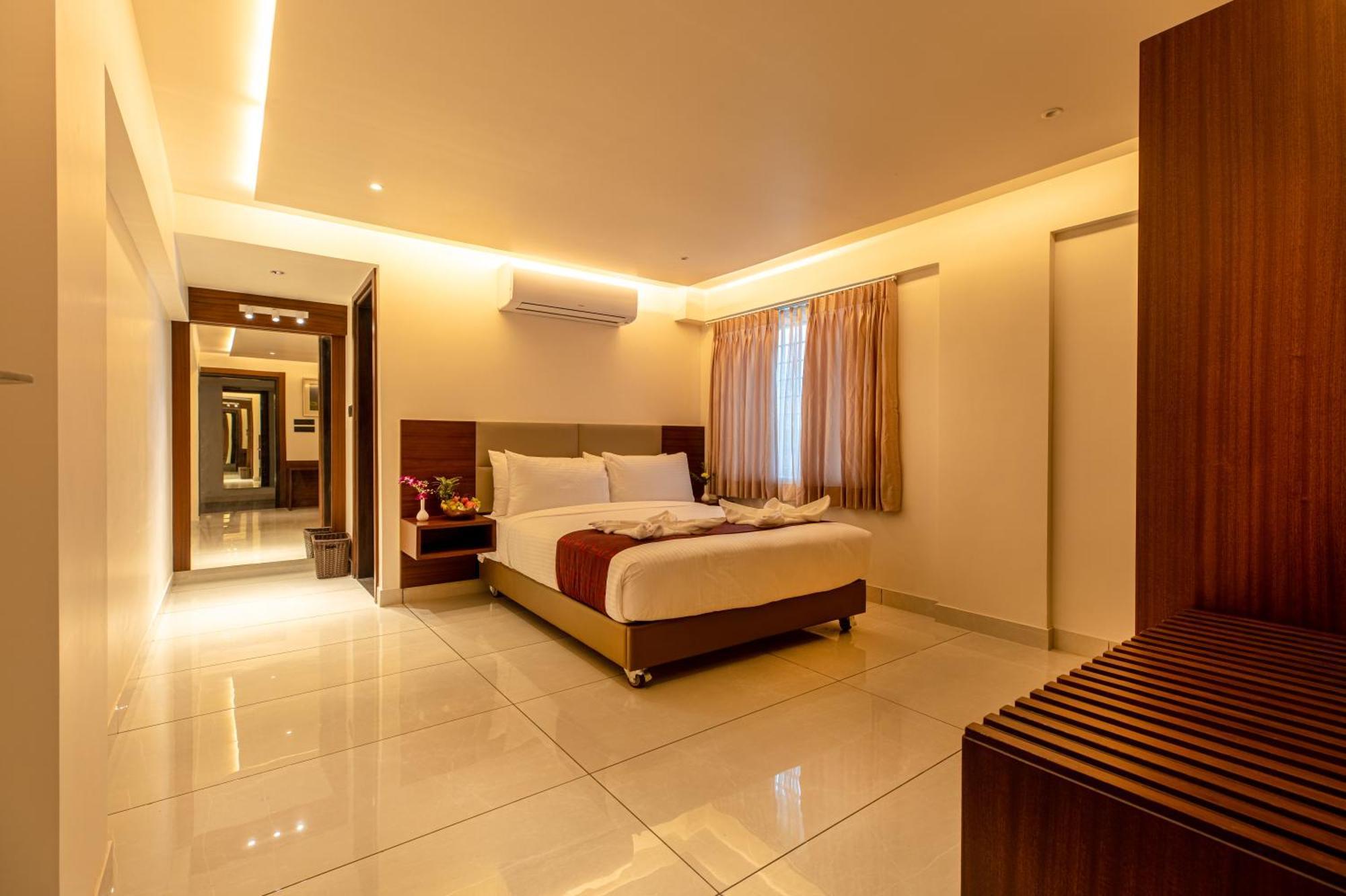 Hotel M Pro Palace Mysore - 12 Minutes To Mysore Palace 외부 사진
