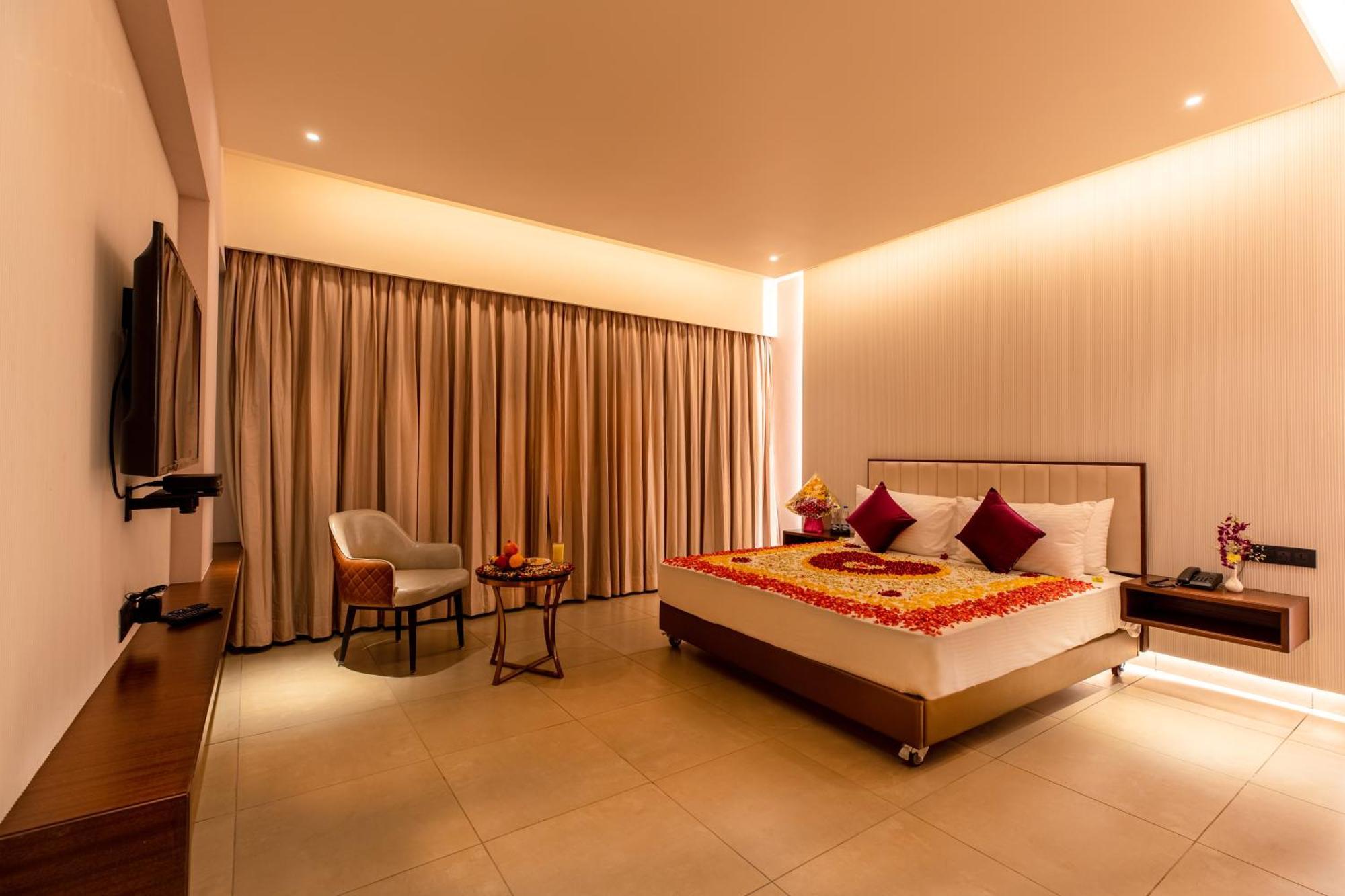 Hotel M Pro Palace Mysore - 12 Minutes To Mysore Palace 외부 사진