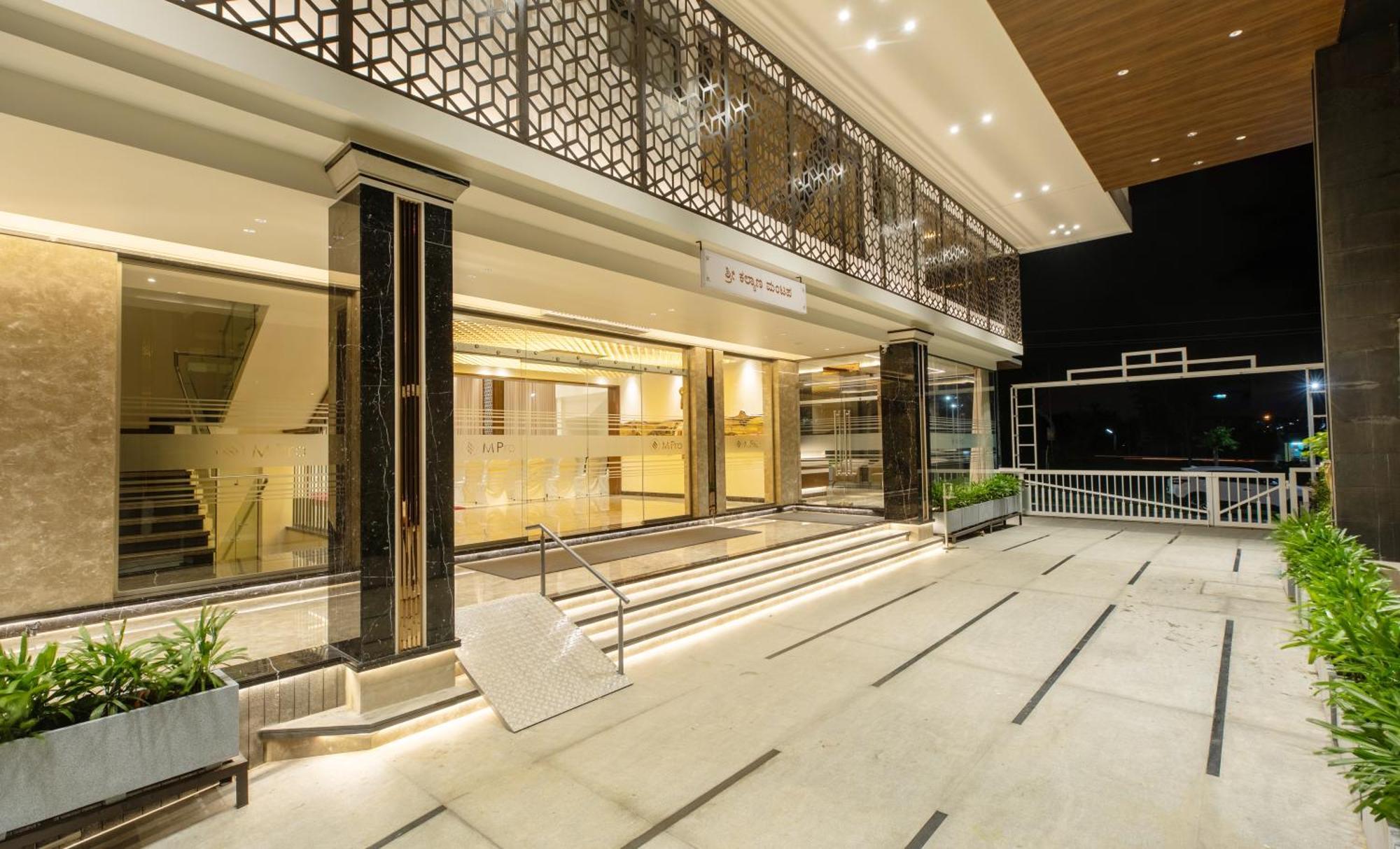 Hotel M Pro Palace Mysore - 12 Minutes To Mysore Palace 외부 사진